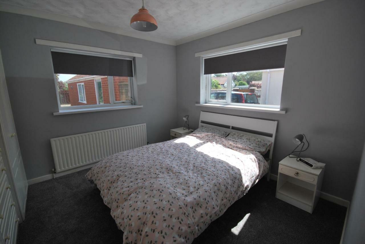Belle'S Bungalow Villa Cleveleys Bagian luar foto
